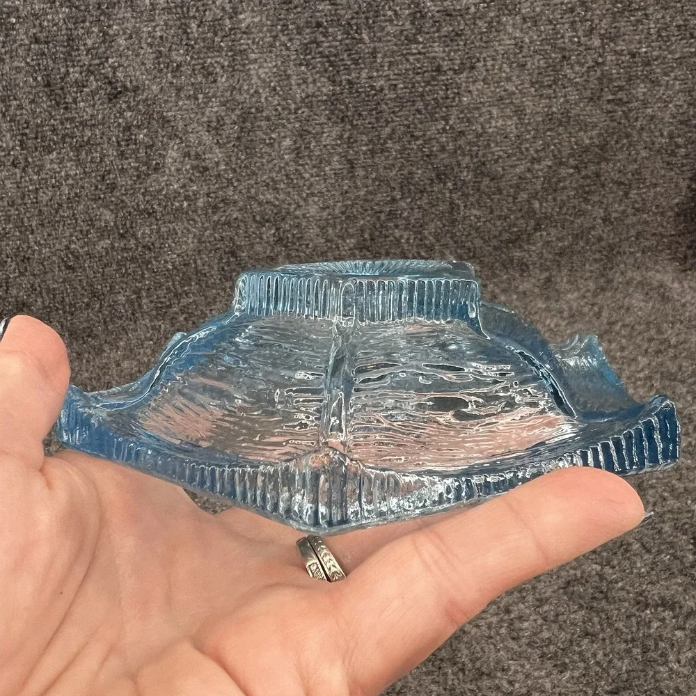 Vtg L.E. Smith Ice Blue Textured Pagoda Glass 6